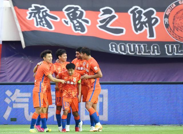 搜狐体育平台-第一阶段积分榜:山东领跑4队争霸 申花憾入保级组