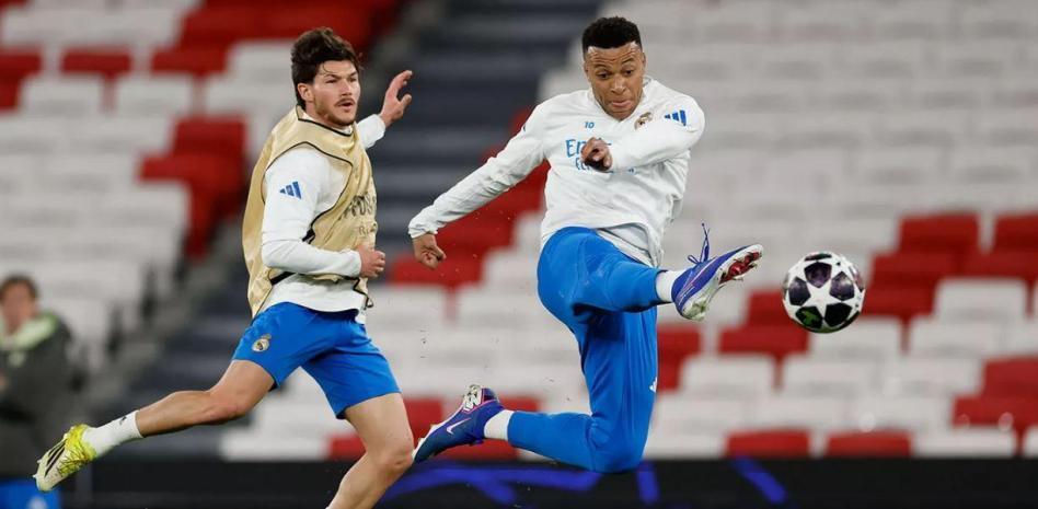 世体:皇马在光明球场进行训练,姆巴佩确认身体状态可以首发