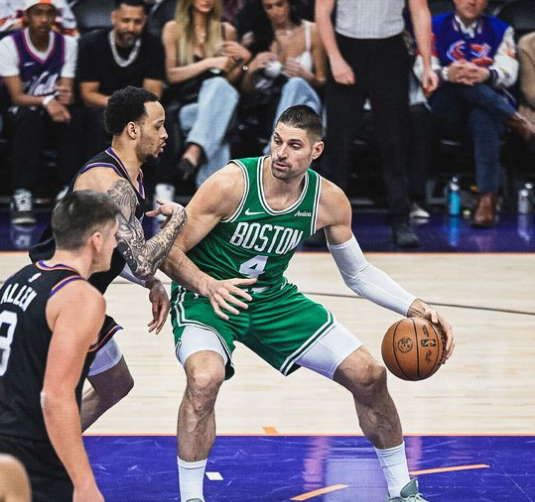 搜狐体育-巩固东部第二!绿军逆转大胜太阳 怀特22+8+8格林18中5