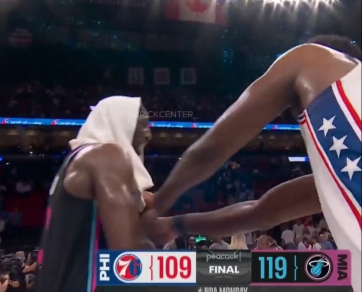 搜狐体育频道-好兄弟打你怎么了?恩比德&热巴赛后热聊掐喉 前者:我根本没犯规